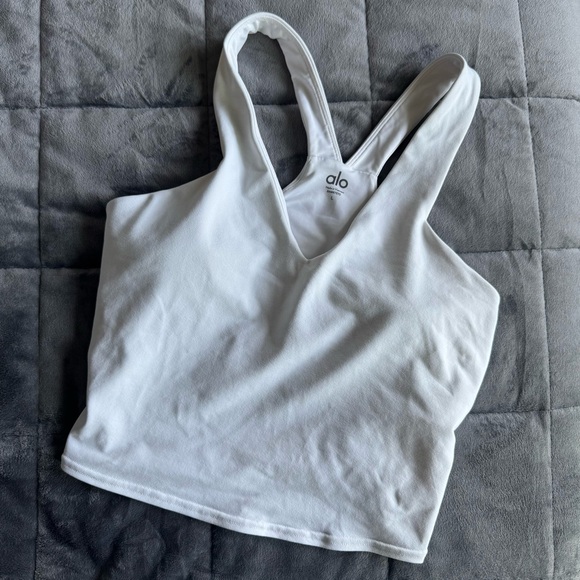 ALO Yoga Women's White V-Neck Tank Top - Picture 1 of 7
